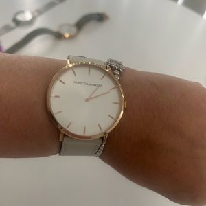 Rebecca mink off from macys no battery beige no stains or scratches.